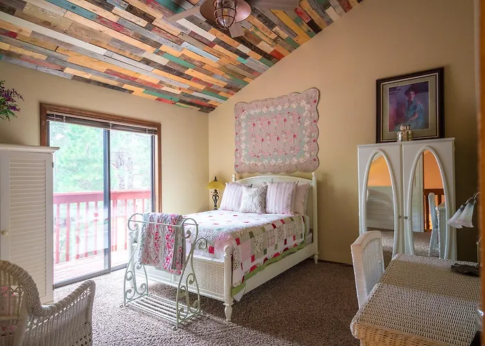 Whispering Pines Bed & Breakfast 4*