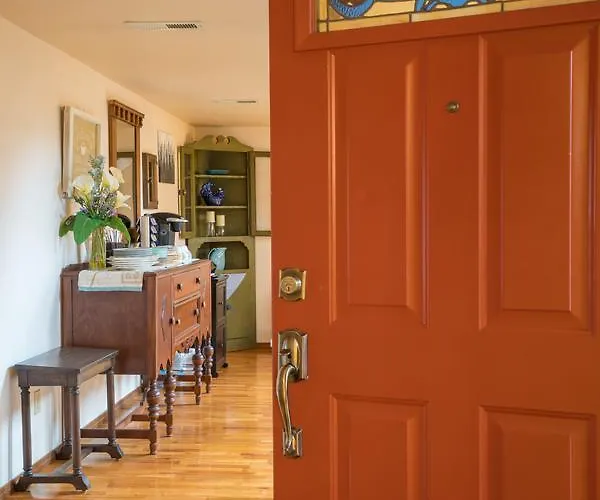 Whispering Pines Bed & Breakfast 4*